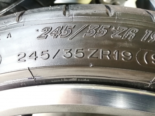 ล้อ AMG style6 ขอบ19 หน้า 8.5 นิ้ว +32 หลัง 9.5 นิ้ว +32 สภาพใหม่ เพิ่งทำสีมาใหม่ พร้อมยางหน้า Achilles 245 35 19 ปี17 ยางหลัง Michelin 245 35 19 ปลายปี16 ดอกเต็ม ใช้ยาว ราคาไม่แพง