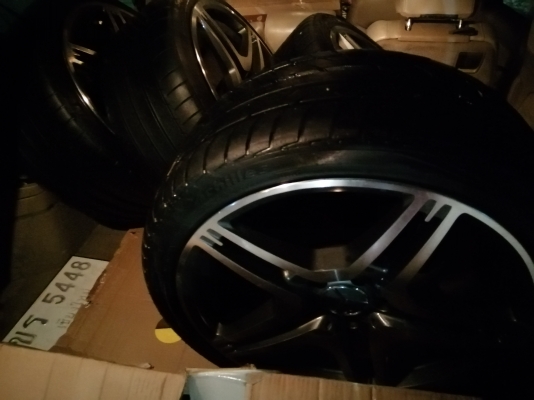 ล้อ AMG style6 ขอบ19 หน้า 8.5 นิ้ว +32 หลัง 9.5 นิ้ว +32 สภาพใหม่ เพิ่งทำสีมาใหม่ พร้อมยางหน้า Achilles 245 35 19 ปี17 ยางหลัง Michelin 245 35 19 ปลายปี16 ดอกเต็ม ใช้ยาว ราคาไม่แพง