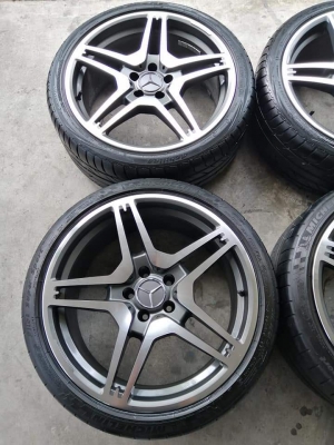 ล้อ AMG style6 ขอบ19 หน้า 8.5 นิ้ว +32 หลัง 9.5 นิ้ว +32 สภาพใหม่ เพิ่งทำสีมาใหม่ พร้อมยางหน้า Achilles 245 35 19 ปี17 ยางหลัง Michelin 245 35 19 ปลายปี16 ดอกเต็ม ใช้ยาว ราคาไม่แพง