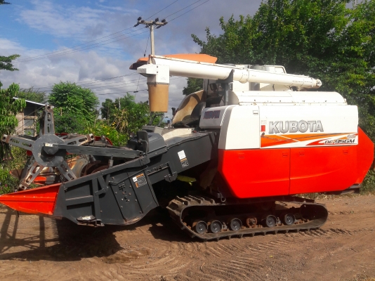 ขายรถเกี่ยว95 พลัส พร้อมใช้งาน รถปี 55 ชั่วโมง2300 เอกสารเล่มทะเบียนพร้อมโอน