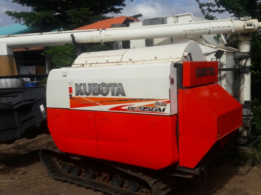 ขายรถเกี่ยว95 พลัส พร้อมใช้งาน รถปี 55 ชั่วโมง2300 เอกสารเล่มทะเบียนพร้อมโอน