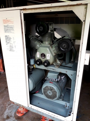 ปั๊มลมลูกสูบแบบตู้เก็บเสียงHITACHI OILFREE 15Hp เก่าญี่ปุ่น