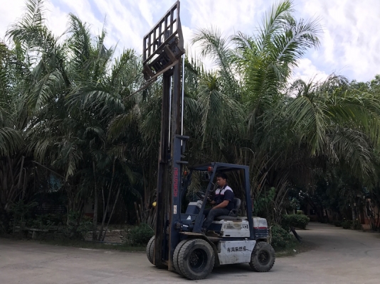 ขายFORKLIFT KOMATSU FD20-11(2ตัน)งากระดก(ล้อหน้าคู่) เสา4.0เมตร สวยเดิมจากญี่ปุ่น ยังไม่เคยใช้ในไทย 265,000เท่านั้น!!