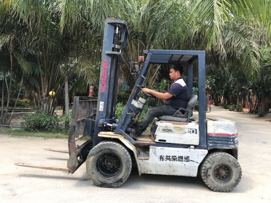 ขายFORKLIFT KOMATSU FD20-11(2ตัน)งากระดก(ล้อหน้าคู่) เสา4.0เมตร สวยเดิมจากญี่ปุ่น ยังไม่เคยใช้ในไทย 265,000เท่านั้น!!