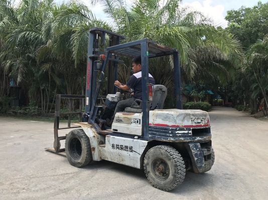 ขายFORKLIFT KOMATSU FD20-11(2ตัน)งากระดก(ล้อหน้าคู่) เสา4.0เมตร สวยเดิมจากญี่ปุ่น ยังไม่เคยใช้ในไทย 265,000เท่านั้น!!
