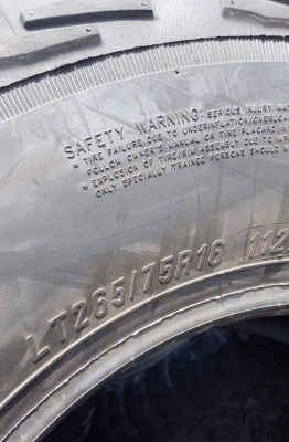 ขาย ยาง Mud MAXXIS BIGHORN 762 ขนาด 265/75/16 ของใหม่ปี 17 ชุดละ 13,800 ขาย ยาง Mud MAXXIS BIGHORN 762 ขนาด 265/75/16 ของใหม่ปี 17 ชุดละ 13,800