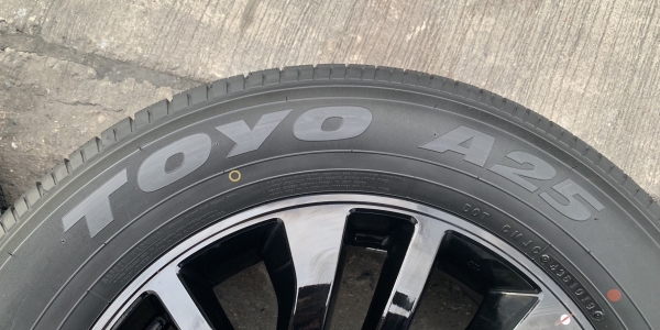 ล้อแม็กป้ายแดง Nissan Navara Caliber NP300 Black Edition ขอบ 18 พร้อมยางป้ายแดง 255-60-18 Toyo ปี 19 ล้อแม็กป้ายแดง Nissan Navara Caliber NP300 Black Edition ขอบ 18 พร้อมยางป้ายแดง 255-60-18 Toyo ปี 19