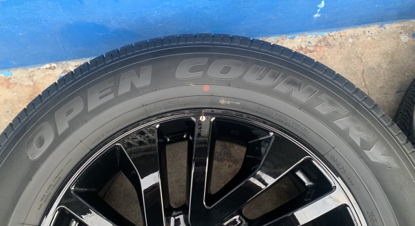 ล้อแม็กป้ายแดง Nissan Navara Caliber NP300 Black Edition ขอบ 18 พร้อมยางป้ายแดง 255-60-18 Toyo ปี 19 ล้อแม็กป้ายแดง Nissan Navara Caliber NP300 Black Edition ขอบ 18 พร้อมยางป้ายแดง 255-60-18 Toyo ปี 19