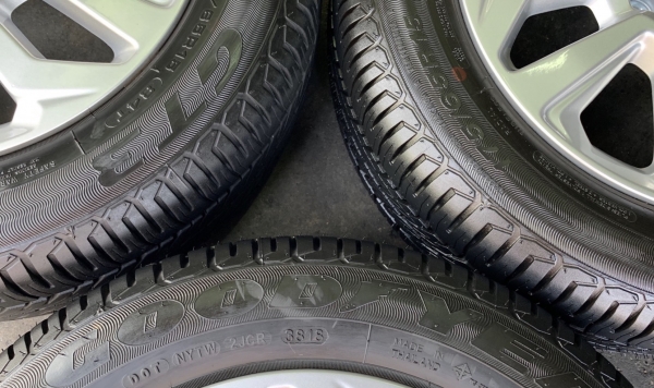 ล้อแม็กป้ายแดง Honda New Jazz ตัวรองท็อป ขอบ 15 พร้อมยางป้ายแดง 175-65-15 GoodYear รถออกปี 19 ล้อแม็กป้ายแดง Honda New Jazz ตัวรองท็อป ขอบ 15 พร้อมยางป้ายแดง 175-65-15 GoodYear รถออกปี 19