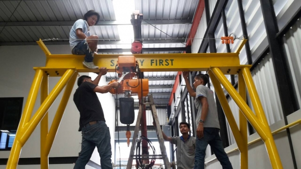 มีบริการติดตั้งซ่อมแซมและแก้ไข เครนโรงงาน