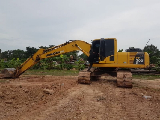 KOMATSU PC 200-8LC