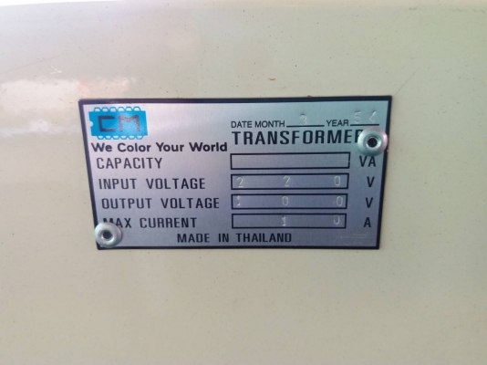 หม้อแปลงพร้อมกล่อง ขนาด 10A หรือ 1,000VA ไฟเข้า 220V ออก 100V สายไฟยาว 2 เมตรเส้นใหญ่ ไม่มีปลั๊กตัวผู้ตามภาพ ช่องเสียบไฟ 100V มี 2 ช่องเสียบใช้ขาแบนมีกราวด์ กล่องเหล็กหนา มีหูจับด้านข้าง สภาพใช้งานได้ปกติ ราคา 2,000 บาทรวมส่งค่ะ