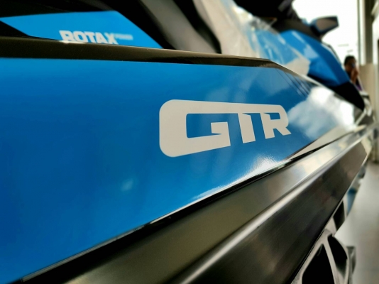 อยากจะร้องดังๆ ว่าโปรแรงมาก...!! 2018 GTR 230 กับสีที่ดุดัน