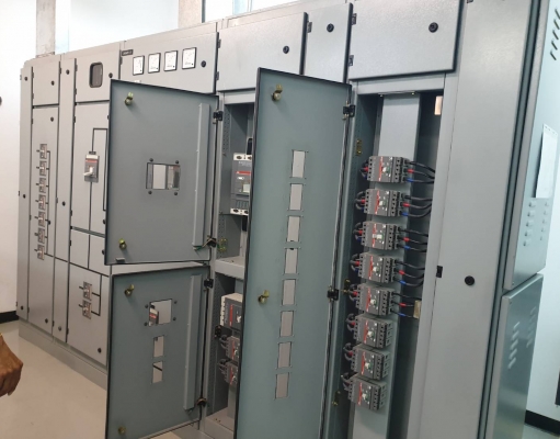 ตู้เบรกเกอร์เมน 800 แอมป์ 2 ฝั่ง เหมือนกัน เมนกลาง 800 2 ตัว จำนวน 1 ชุด ราคา 120000 บาท