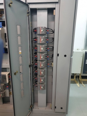 ตู้เบรกเกอร์เมน 800 แอมป์ 2 ฝั่ง เหมือนกัน เมนกลาง 800 2 ตัว จำนวน 1 ชุด ราคา 120000 บาท