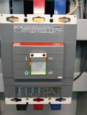 ตู้เบรกเกอร์เมน 800 แอมป์ 2 ฝั่ง เหมือนกัน เมนกลาง 800 2 ตัว จำนวน 1 ชุด ราคา 120000 บาท