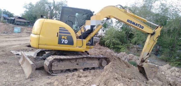 KOMATSU PC 70-8