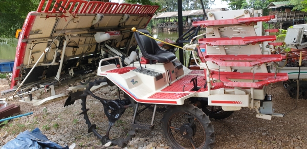 รถดำนา 8 แถว