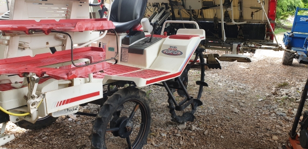 รถดำนา 8 แถว