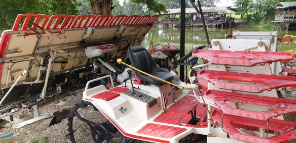 รถดำนา 8 แถว