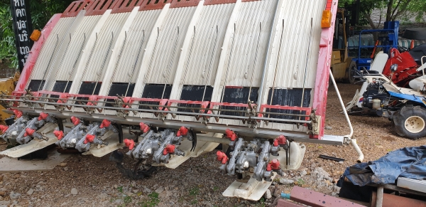 รถดำนา 8 แถว