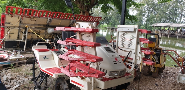 รถดำนา 8 แถว