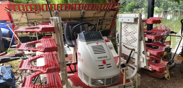 รถดำนา 8 แถว