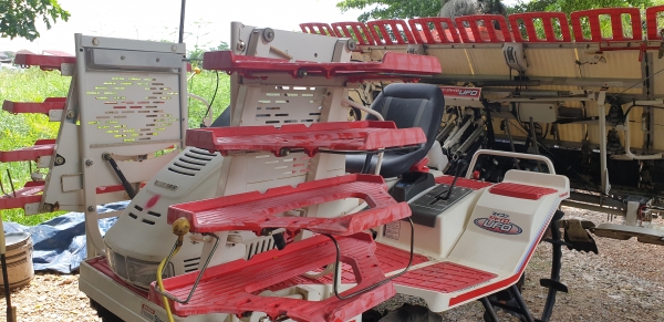 รถดำนา 8 แถว