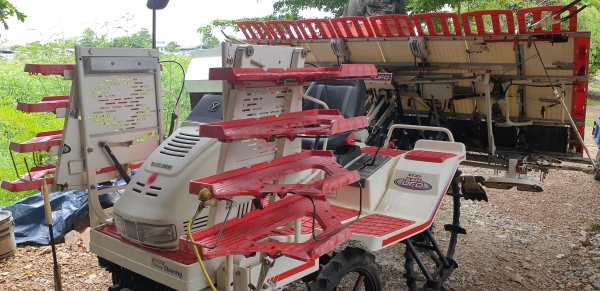 รถดำนา 8 แถว