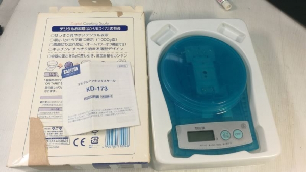 450 บ.ส่งถึงบ้านฟรี โทร 083-2000058 LINE ID: line832923 ตราชั่งชิ้นงานแบบละเอียด แสดงผลเป็นตัวเลขดิจิตอล ยี่ห้อ Tanita ความละเอียด 1 กรัม พิกัดการชั่งสูงสุด 1 กิโลกรัม