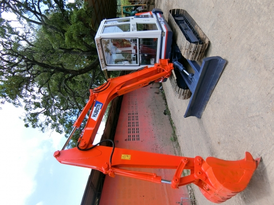 ขายรถขุดแบคโฮ KUBOTA KH-033 ขนาดเทียบเท่าPc35 รถเก่านอกแท้100\% #พร้อมหัวเก๋งเครื่อง4สูบ #อามยาวพิเศษ ระบบไว แทรคเหล็ก  รถพร้อมใช้งาน เอกสารใบอินวอยครบ          ????ราคา 260,000 ต่อรองได้???? ☎️ติดต่อ 096-3268553 (สถิตย์พันธ์) ????ID LINE 0963268553 ร้านรุ