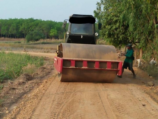 ขายรถบดDYNPAC10ตันสั่นสะเทือนใบซื้อขายราคา 400,000