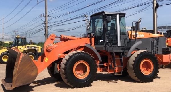 ขายรถตักล้อยาง HITACHI ZW220 นำเข้าเองจากญี่ปุ่น สภาพสวยพร้อมใช้ มีVDOการทำงานครับ