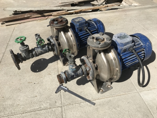 ( เหลือ 1ตัวครับ )ขายปั๊มน้ำหอยโข่งหัวปั๊มสแตนเลส Ebara 7.5HP. 380V made in Italy ขนาดเข้า 2นิ้ว ออก 1.5นิ้ว รุ่นแรงดันสูงส่งไกล สภาพเดิมๆ หมุนนิ่ม พร้อมใช้งาน มี 2ตัวครับ