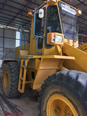 ขายด่วน รถตักล้อยาง KOMATSU. WA. 300-1.  สภาพดีมาก พร้อมใช้. ติดต่อ. 0910617179
