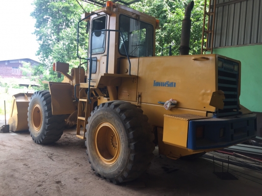 ขายด่วน รถตักล้อยาง KOMATSU. WA. 300-1.  สภาพดีมาก พร้อมใช้. ติดต่อ. 0910617179