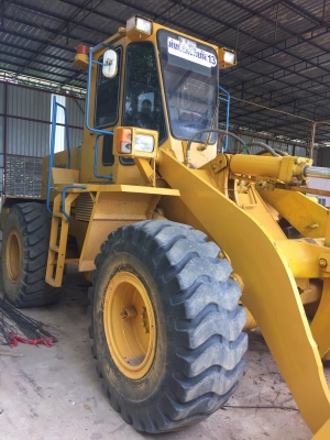ขายด่วน รถตักล้อยาง KOMATSU. WA. 300-1.  สภาพดีมาก พร้อมใช้. ติดต่อ. 0910617179