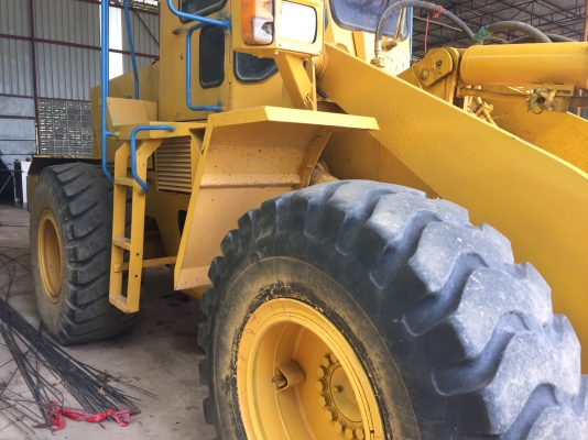 ขายด่วน รถตักล้อยาง KOMATSU. WA. 300-1.  สภาพดีมาก พร้อมใช้. ติดต่อ. 0910617179