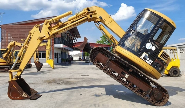 ขายด่วนรถแบคโฮCAT308-Bรถนอกเพิ่งนำเข้าจากญี่ปุ่นเดิมๆออโต้คันเร่งเต่าต่ายช้วโม่งทำงานแค่3,591ชั่วโม่งยังไม่เคยใช้งานในเมืองไทยเลย