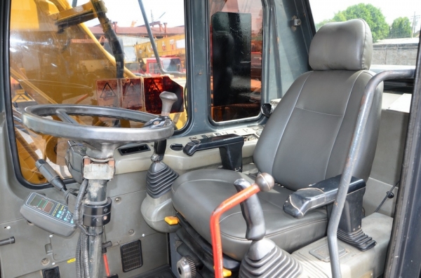 ขายรถขุดล้อยางKOMATSU PW130-6