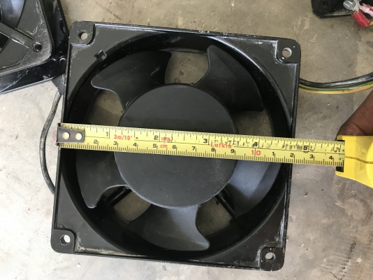 ขายพัดลมเล็กระบายอากาศเครื่องจักร 220V ไฟบ้าน สภาพสวย หมุนนิ่ม พร้อมใช้งาน มี 10ตัว ราคาตัวละ 280บาทพร้อมส่ง