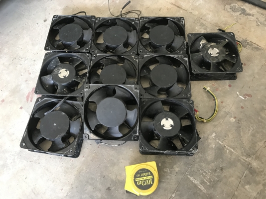 ขายพัดลมเล็กระบายอากาศเครื่องจักร 220V ไฟบ้าน สภาพสวย หมุนนิ่ม พร้อมใช้งาน มี 10ตัว ราคาตัวละ 280บาทพร้อมส่ง