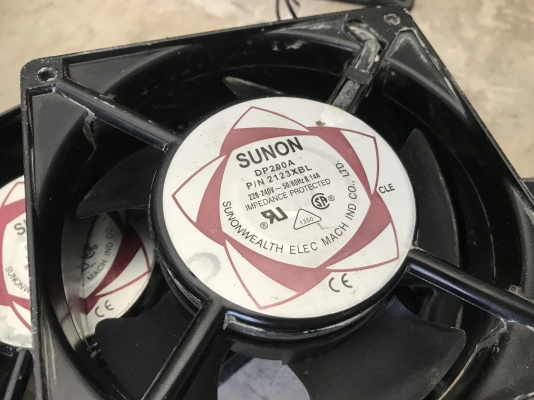 ขายพัดลมเล็กระบายอากาศเครื่องจักร 220V ไฟบ้าน สภาพสวย หมุนนิ่ม พร้อมใช้งาน มี 10ตัว ราคาตัวละ 280บาทพร้อมส่ง