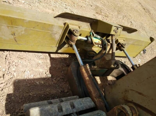 ขาย KOMATSU D20-6 สไลด์ใบมีด6ทิศทางไม่มีเอกสารราคา 185,000
