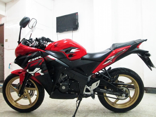 (โอนฟรี) ขาย Honda CBR 150 R ไมล์แท้ 799 กม ปี 2019 สภาพสวยเดิมๆ เครื่องหัวฉีดประหยัดน้ำมัน