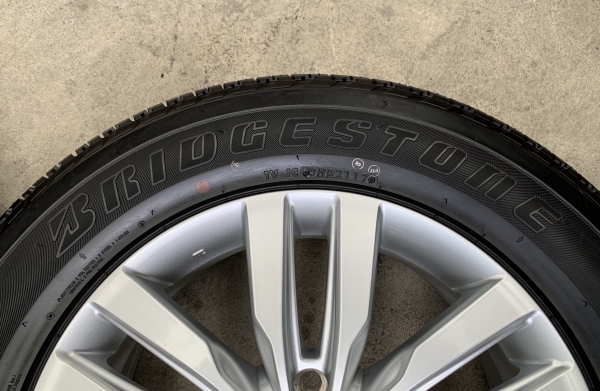 สภาพป้ายแดง ล้อแม็ก ISUZU MU-X ขอบ18 พร้อมยาง 255-60-18 Bridgestone แม็กสวย ยางตุ่มเด้งๆ เส้นสีชัด สภาพป้ายแดง ล้อแม็ก ISUZU MU-X ขอบ18 พร้อมยาง 255-60-18 Bridgestone แม็กสวย ยางตุ่มเด้งๆ เส้นสีชัด