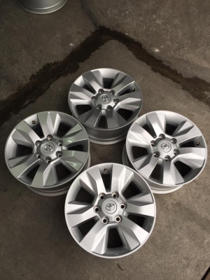 ล้อรีโว่ ขอบ17+น๊อต (ถอดป้ายแดง) สวยใสไร้ลอย สนใจโทร0879050181.ส่งได้