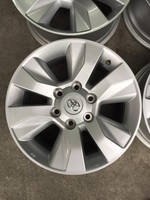 ล้อรีโว่ ขอบ17+น๊อต (ถอดป้ายแดง) สวยใสไร้ลอย สนใจโทร0879050181.ส่งได้