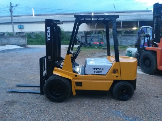 ขายรถยก TCM FD25 Z2 เครื่องดีเซล C240  เสาสูง 3 เมตร ยกได้ 2.5 ตัน เกียร์ออโต้ ล้อหน้าคู่ รถนอกนำเข้า ติดต่อ 098-7962549