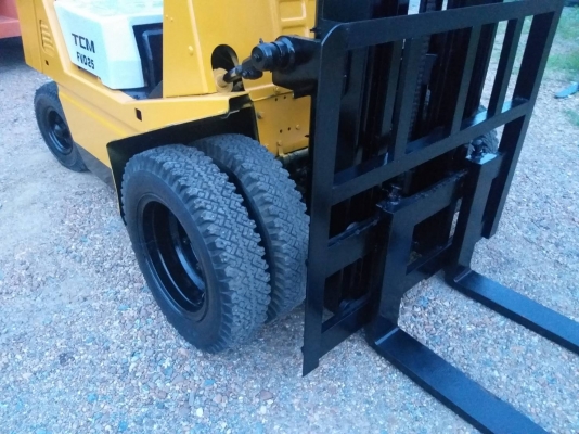 ขายรถยก TCM FD25 Z2 เครื่องดีเซล C240 เสาสูง 3 เมตร ยกได้ 2.5 ตัน เกียร์ออโต้ ล้อหน้าคู่ รถนอกนำเข้า ติดต่อ 098-7962549 ขายรถยก TCM FD25 Z2 เครื่องดีเซล C240 เสาสูง 3 เมตร ยกได้ 2.5 ตัน เกียร์ออโต้ ล้อหน้าคู่ รถนอกนำเข้า ติดต่อ 098-7962549